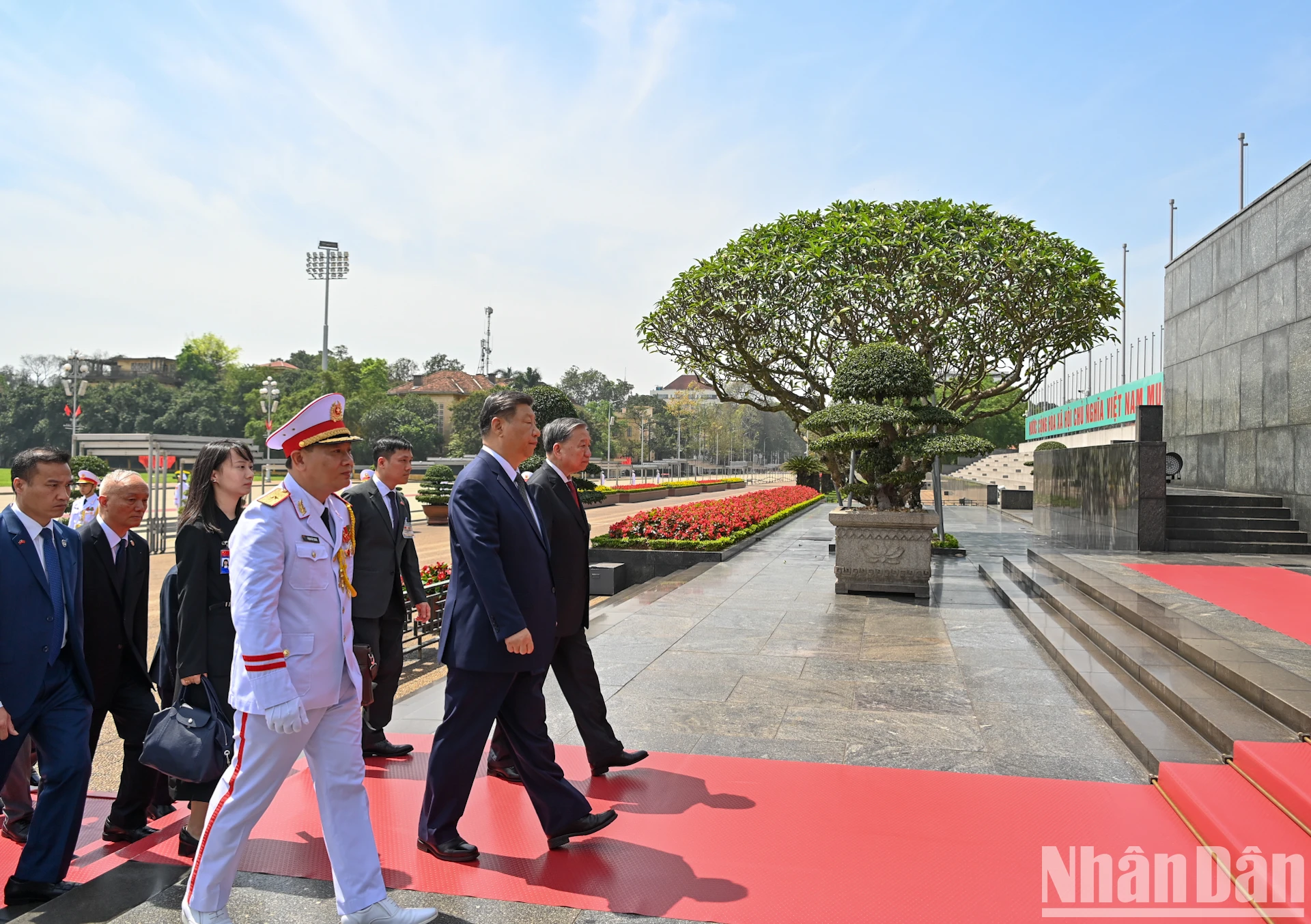 [Ảnh] Tổng Bí thư, Chủ tịch Trung Quốc Tập Cận Bình vào Lăng viếng Chủ tịch Hồ Chí Minh ảnh 6