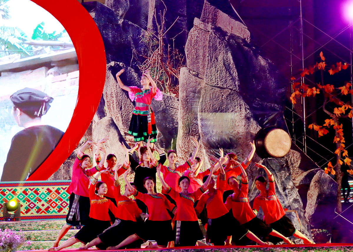 Chương trình nghệ thuật có chủ đề Khâu Vai ngày trở lại.