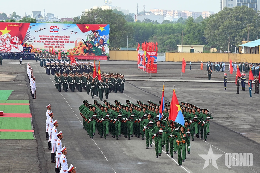 Tổng hợp luyện các lực lượng tham gia diễu binh, diễu hành Kỷ niệm 50 năm Ngày giải phóng miền Nam, thống nhất đất nước