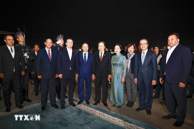 ttxvn-chu-tich-quoc-hoi-ket-thuc-tot-dep-chuyen-tham-chinh-thuc-uzbekistan-tham-du-ipu-150-09-2.jpg