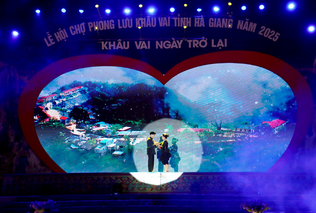 Tái hiện câu chuyện tình yêu giữa chàng Ba và nàng Út.