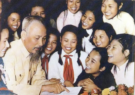 Bác Hồ với thiếu niên, nhi đồng