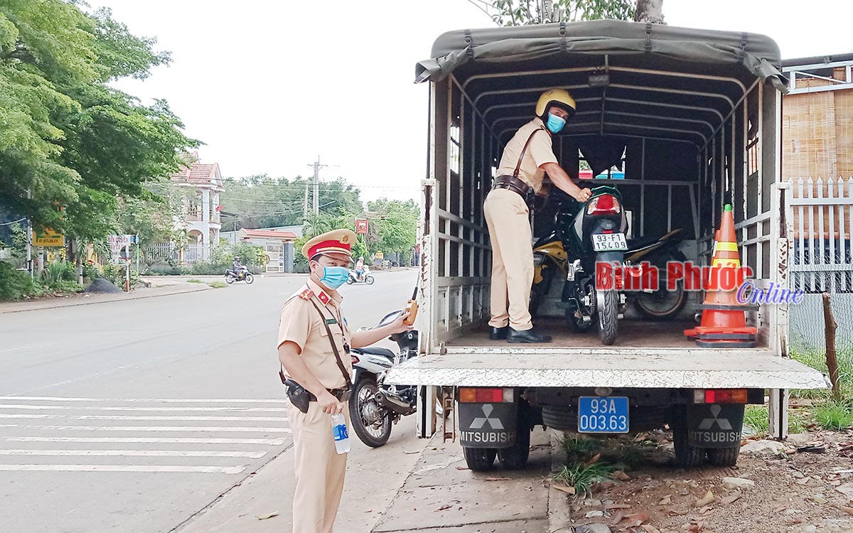 Quyết liệt ngăn chặn, xử lý xe môtô vi phạm