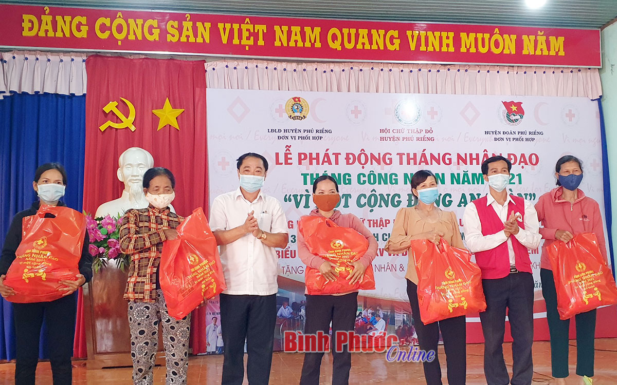 Phú Riềng phát động tháng nhân đạo, tháng công nhân