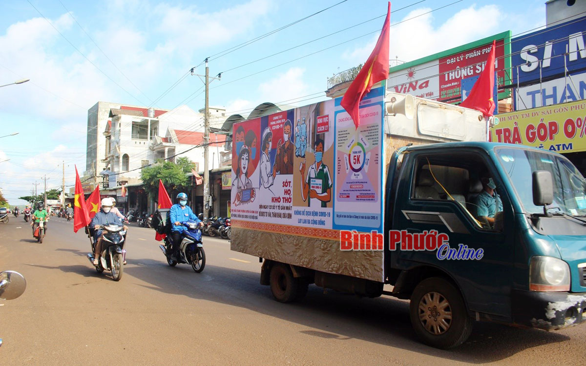 Huyện Phú Riềng tăng cường tuyên truyền lưu động phòng, chống dịch