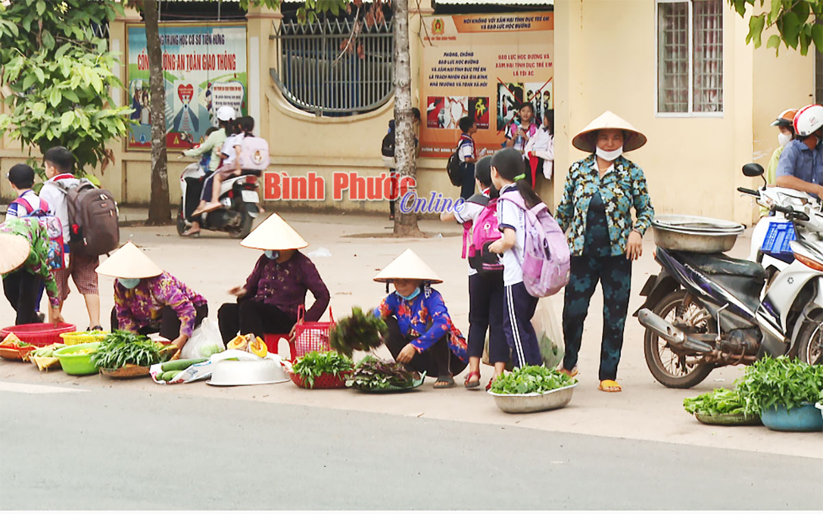 Khu vực trung tâm xã Tiến Hưng: Tiềm ẩn nhiều nguy cơ tai nạn giao thông