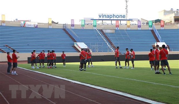 Sân Thiên Trường mở hội, người dân háo hức chờ “bữa tiệc” bóng đá hình ảnh 2 San Thien Truong mo hoi, nguoi dan hao huc cho “bua tiec” bong da hinh anh 2