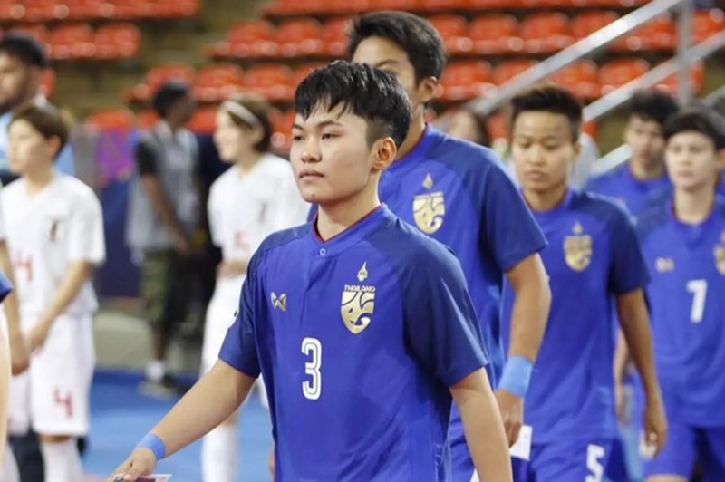 Nữ cầu thủ nghèo Thái Lan đến SEA Games vẫn chưa bán hết vé số hình ảnh 1 Chú thích ảnh