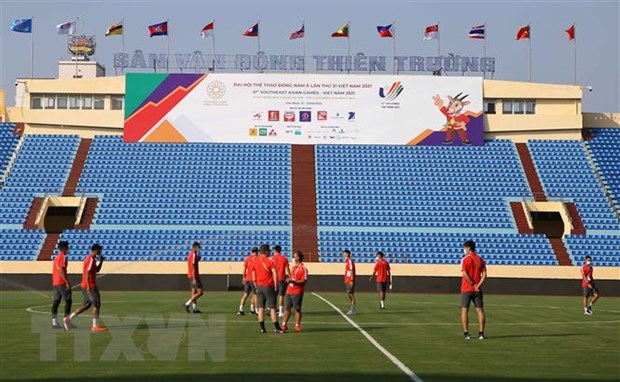 Sân Thiên Trường mở hội, người dân háo hức chờ “bữa tiệc” bóng đá hình ảnh 1 San Thien Truong mo hoi, nguoi dan hao huc cho “bua tiec” bong da hinh anh 1