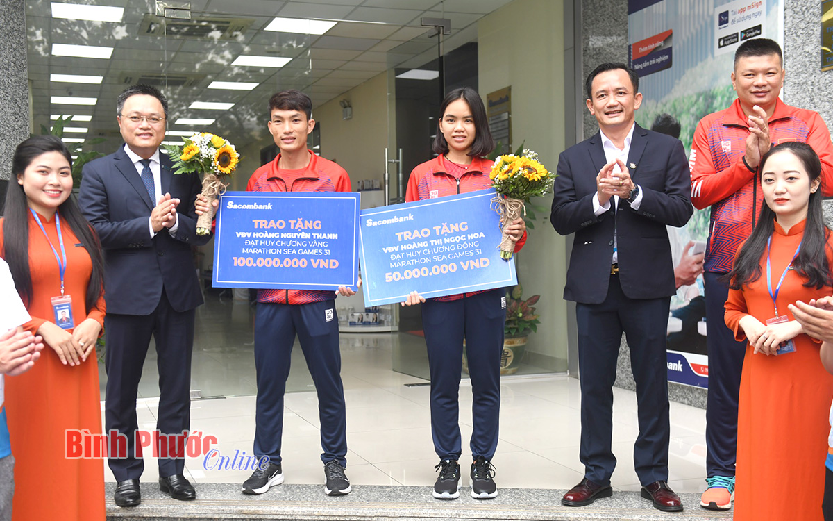 Sacombank khen thưởng 2 VĐV Bình Phước đoạt huy chương SEA Games