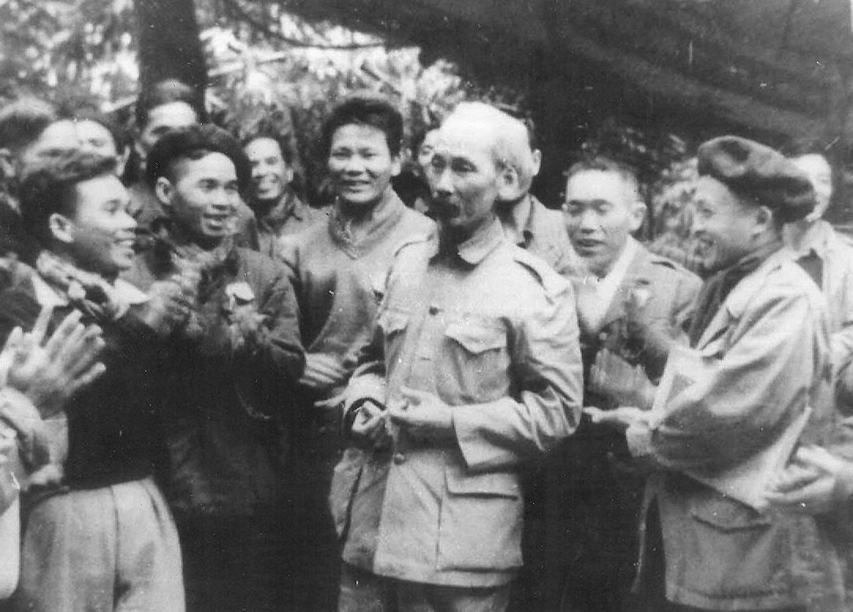 Học và làm theo Chủ tịch Hồ Chí Minh, Ðảng phải mạnh từ cơ sở, trong sạch từ mỗi đảng viên