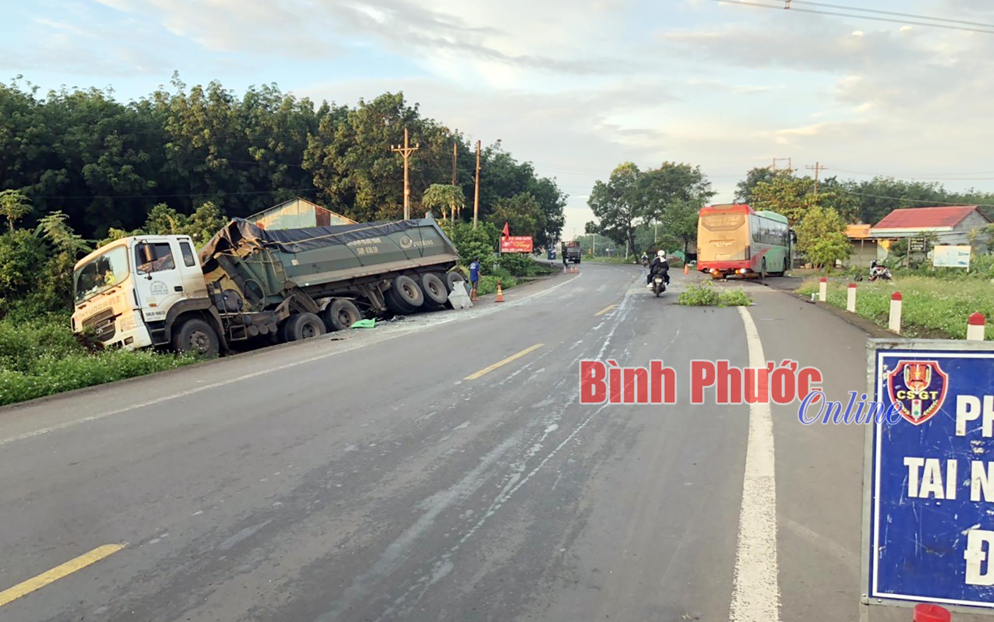 Bình Phước: Tìm hành khách trên xe ô tô biển số 51B