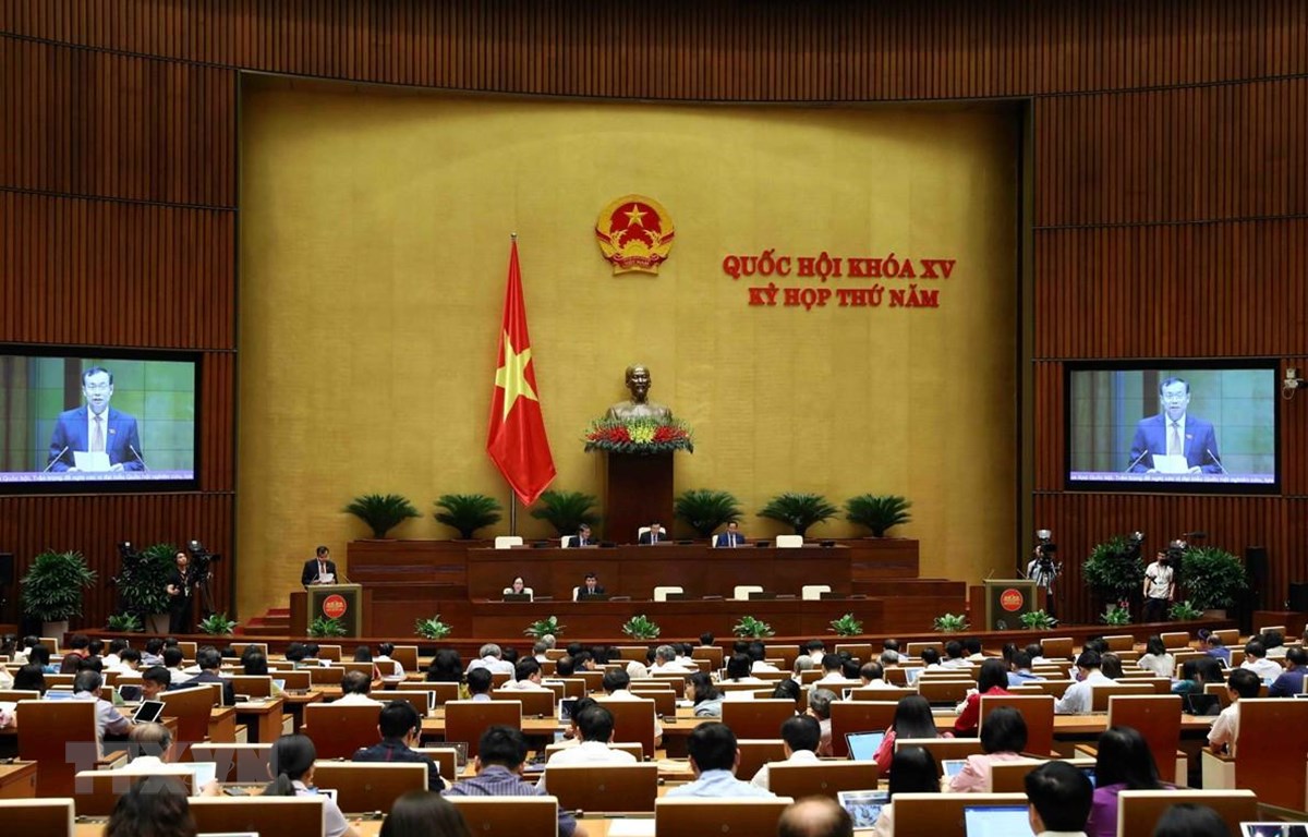 Quốc hội thảo luận ở hội trường về dự kiến Chương trình giám sát của Quốc hội năm 2024. (Ảnh: Doãn Tấn/TTXVN)