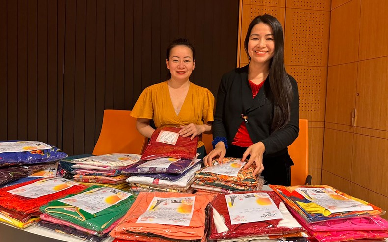 Nhiều hoạt động quảng b&aacute; &aacute;o d&agrave;i tại Ph&aacute;p ảnh 2