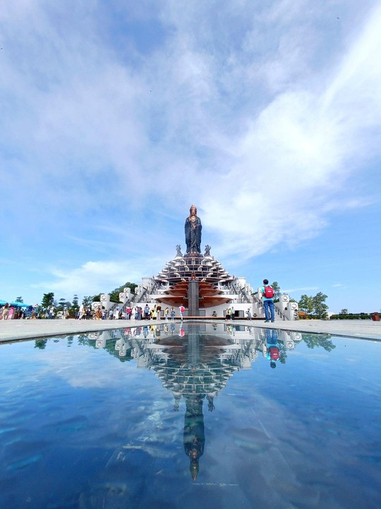 Núi Bà Đen tiếp tục xuất hiện “đĩa bay mây” khiến du khách thích thú - Ảnh 3.