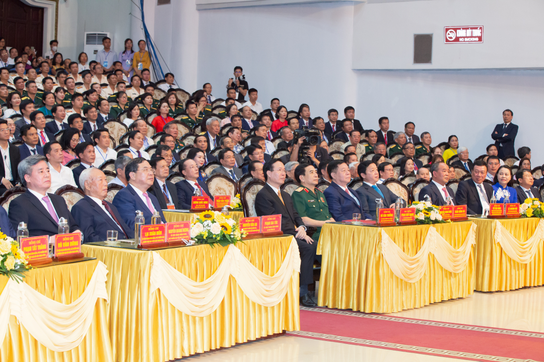 11.Các đồng chí Chủ tịch nước Võ Văn Thưởng; Nguyễn Văn An, Nguyên Ủy viên Bộ Chính trị, Nguyên Chủ tịch Quốc hội; Phan Văn Giang, Ủy viên Bộ Chính trị, Bộ trưởng Bộ Quốc Phòng; Nguyễn Trọng Nghĩa, Bí thư Trung ương Đảng, Trưởng Ban tuyên giáo Trung ương; Trần Hồng Hà, Ủy viên BCH Trung ương Đảng, Phó Thủ tướng Chính Phủ và các đồng chí lãnh đạo Bộ, Ban, Ngành trung ương; lãnh đạo tỉnh, nguyên lãnh đạo tỉnh qua các thời kỳ tham dự lễ kỷ niệm