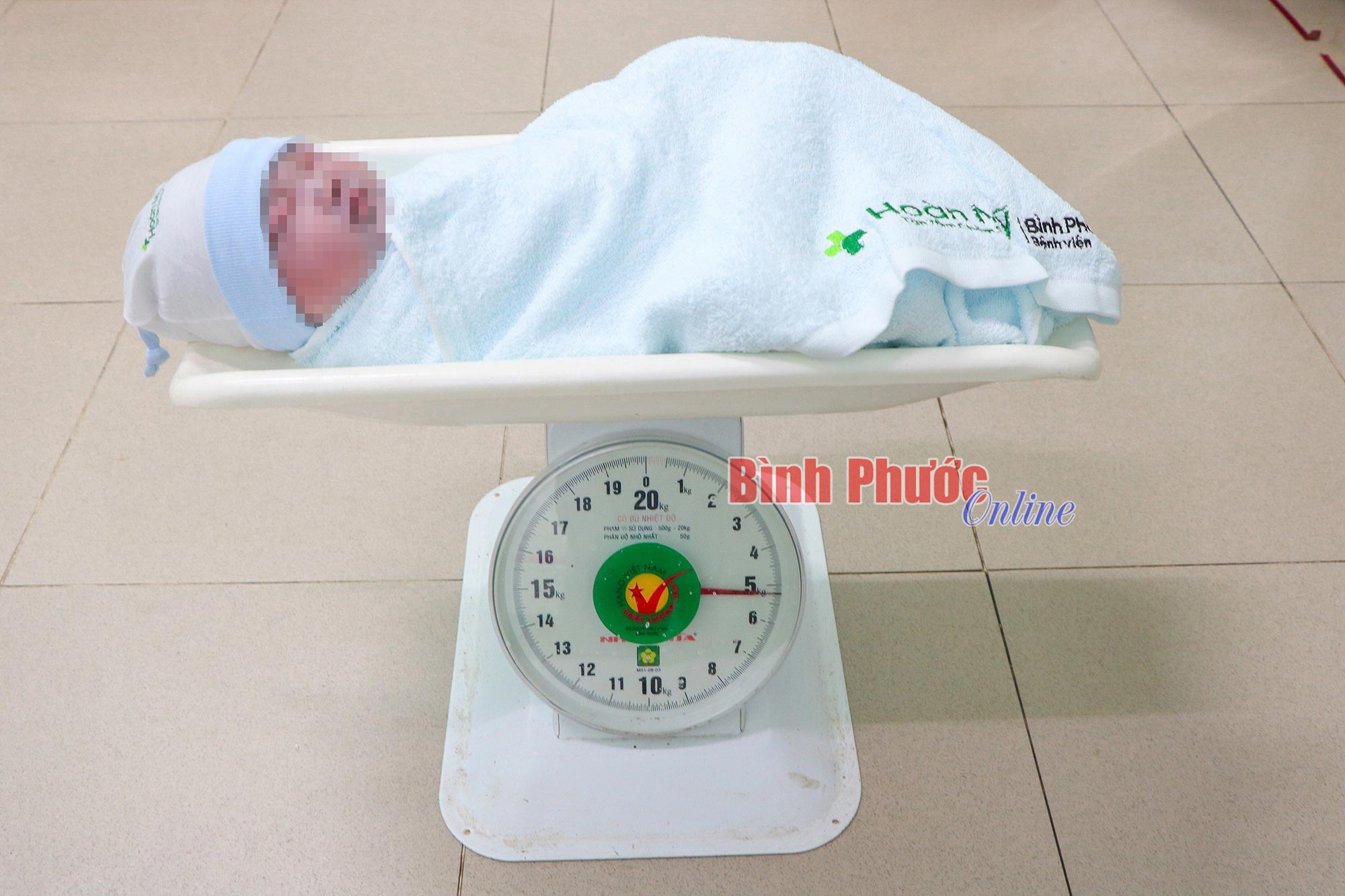 Bình Phước: Bé trai chào đời nặng 5kg bằng sinh thường