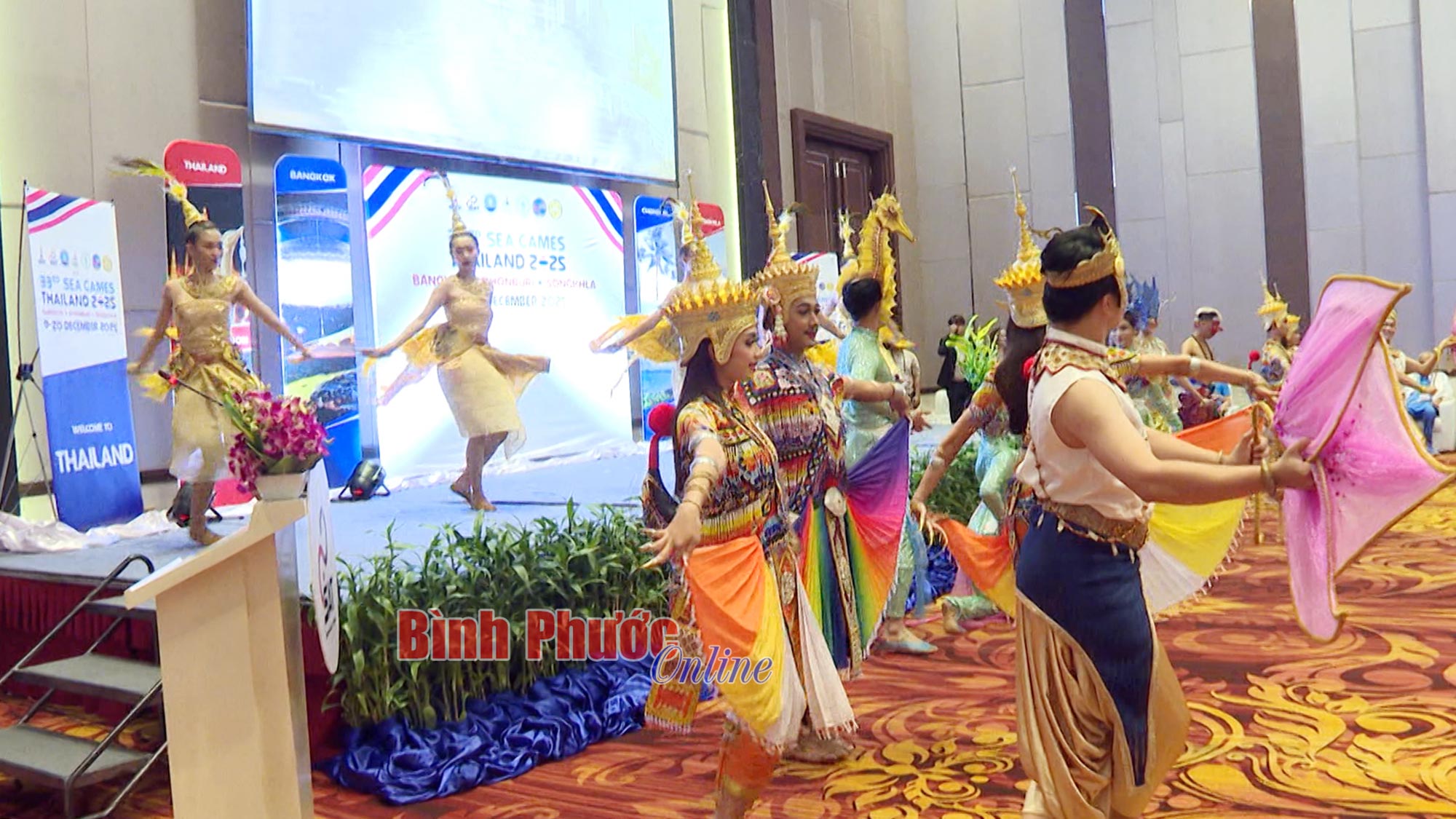 Các nghệ sĩ Thái Lan với màn trình diễn “Welcome to Thailand”