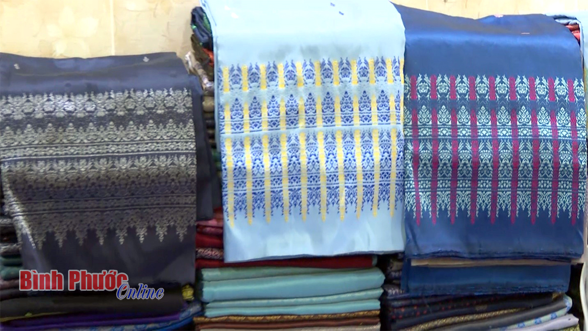 Đặc sắc làng nghề dệt khăn Krama