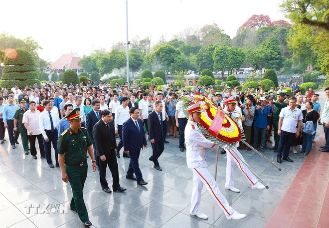 ttxvn_pham minh chinh dang huong nghia trang A1 (7).jpg