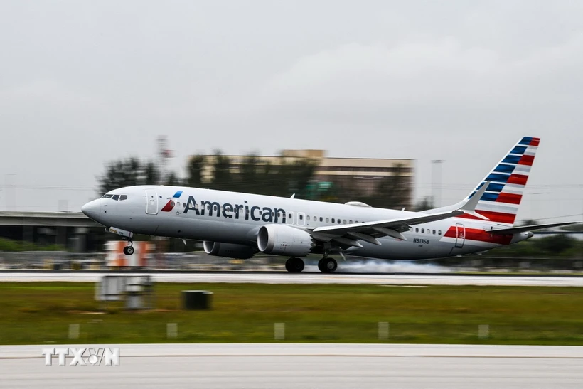 Máy bay của hãng hàng không American Airlines tại Sân bay quốc tế Miami, bang Florida (Mỹ). (Ảnh: AFP/TTXVN)