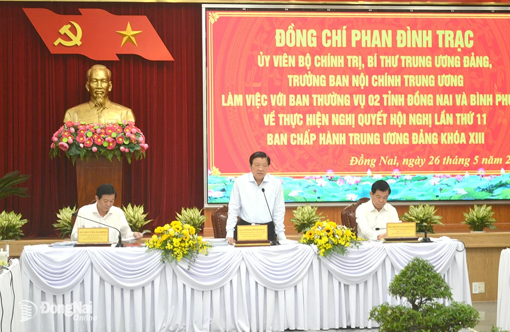 Đồng chí Phan Đình Trạc, Ủy viên Bộ Chính trị, Bí thư Trung ương Đảng, Trưởng ban Nội chính Trung ương, Trưởng đoàn công tác phát biểu chỉ đạo tại hội nghị. Ảnh: Phương Hằng 