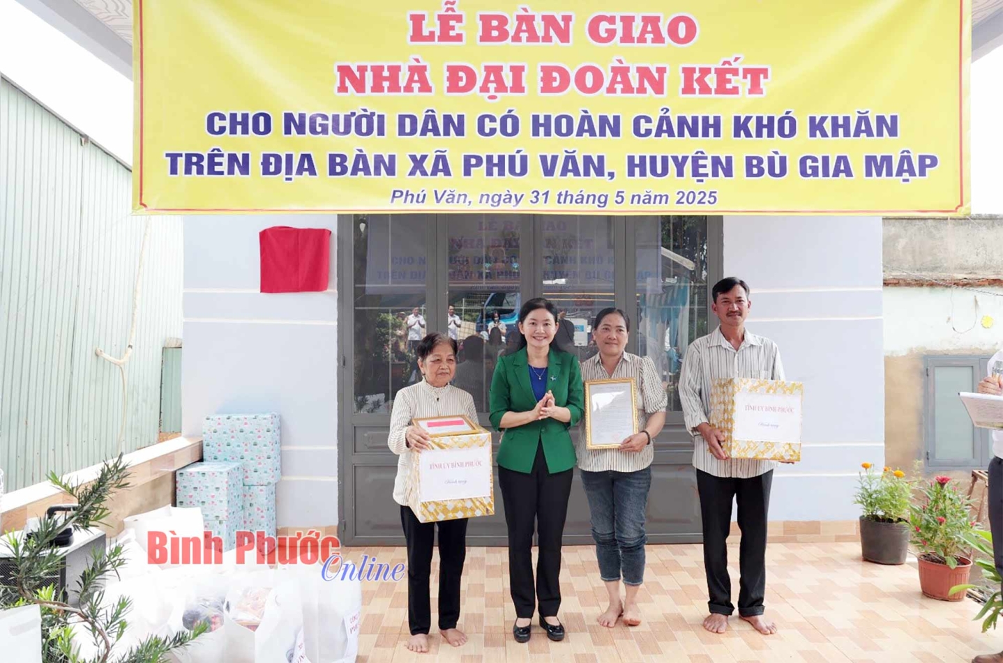 Bí thư Tỉnh ủy Bình Phước trao nhà đại đoàn kết tại huyện Bù Gia Mập
