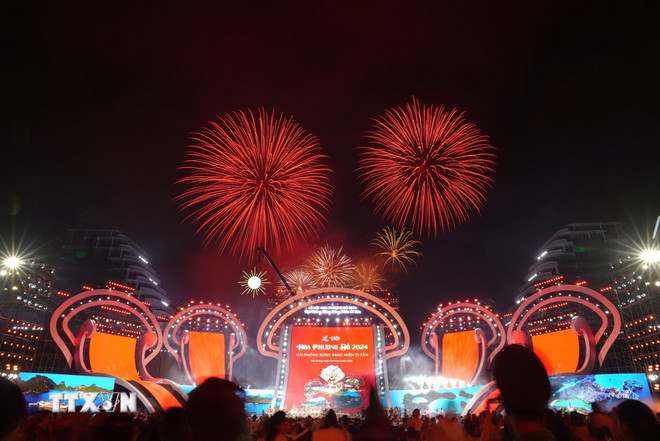 Lễ hội Hoa phượng đỏ tại thành phố Hải Phòng năm 2024. (Ảnh: TTXVN) ttxvn-hoa-phuong-do-hai-phong-3-8947.jpg