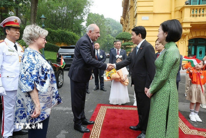 ttxvn-chu-tich-nuoc-luong-cuong-chu-tri-le-don-tong-thong-hungary-sulyok-tamas-8058946-2.jpg