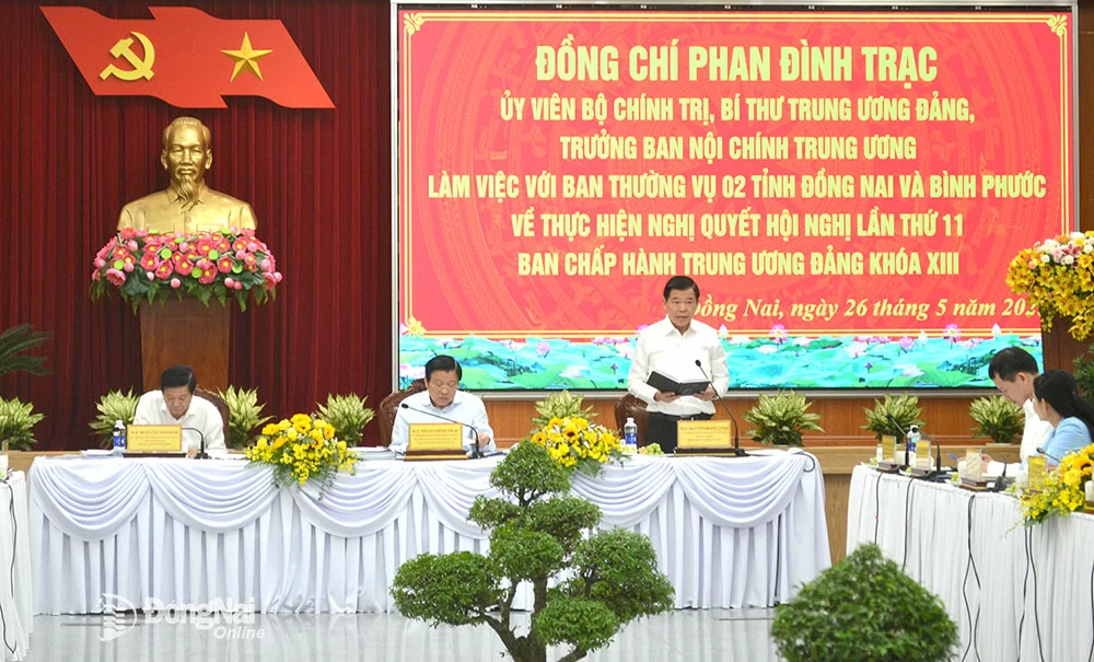 Đồng chí Nguyễn Hồng Lĩnh, Ủy viên Trung ương Đảng, Phó chủ nhiệm Ủy ban Kiểm tra Trung ương, Tổ phó tổ công tác phát biểu tại hội nghị. Ảnh: Phương Hằng