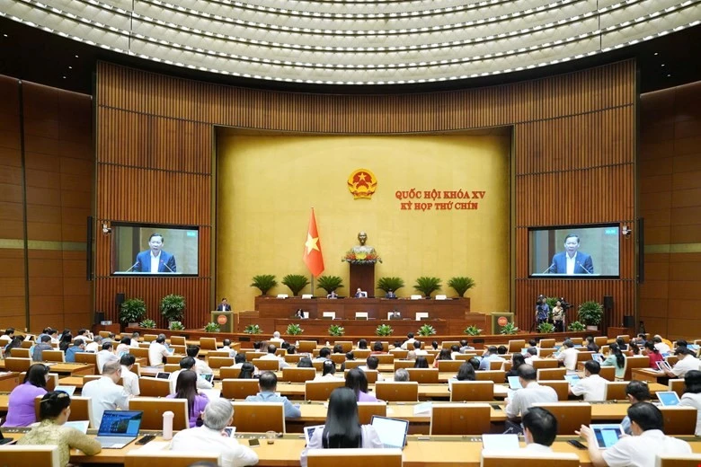 Ủy ban Thường vụ Quốc hội đã thống nhất với đề xuất của Chính phủ, về việc áp dụng phương án 1 (mức thuế thấp hơn) đối với rượu, bia, thuốc lá. (Ảnh: QH/Vietnam+)