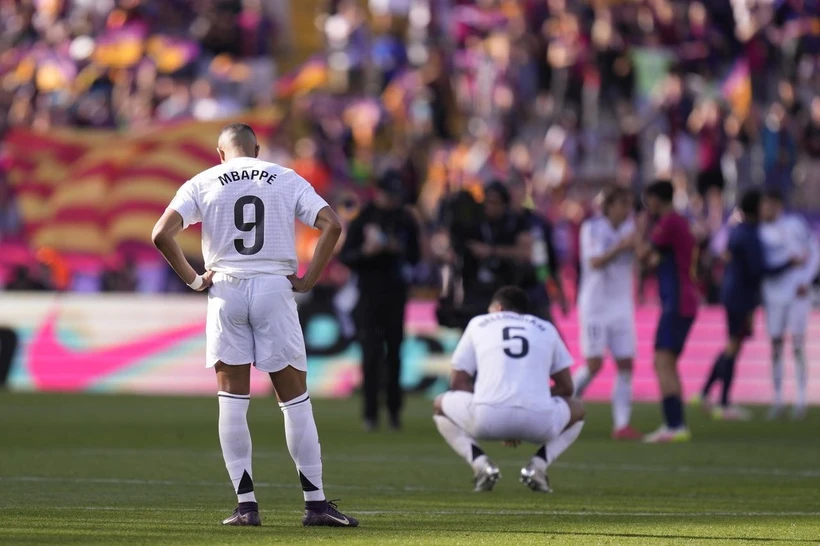 Real Madrid nhận trận thua thứ tư trước Barcelona ở mùa này. (Nguồn: AA)