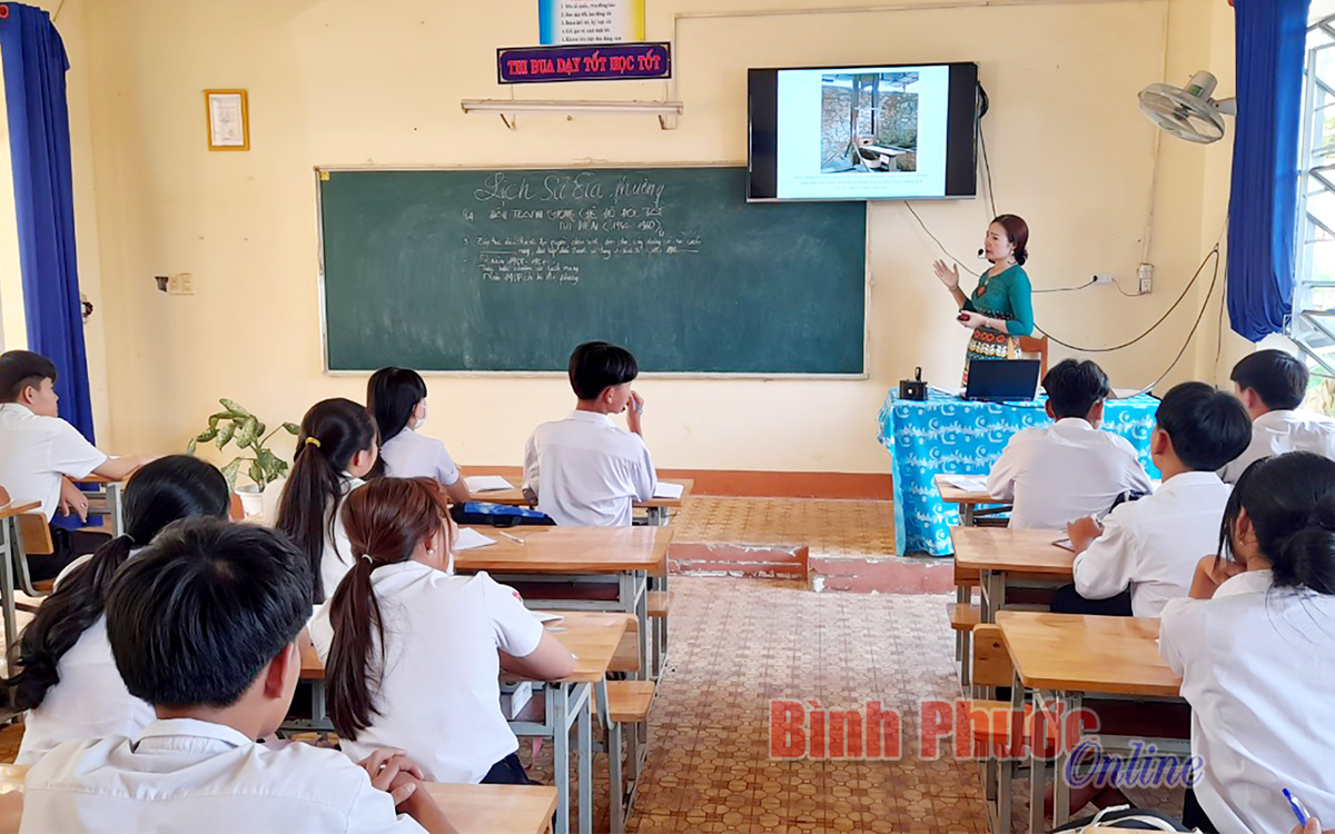 Thêm yêu quê hương qua từng trang sử