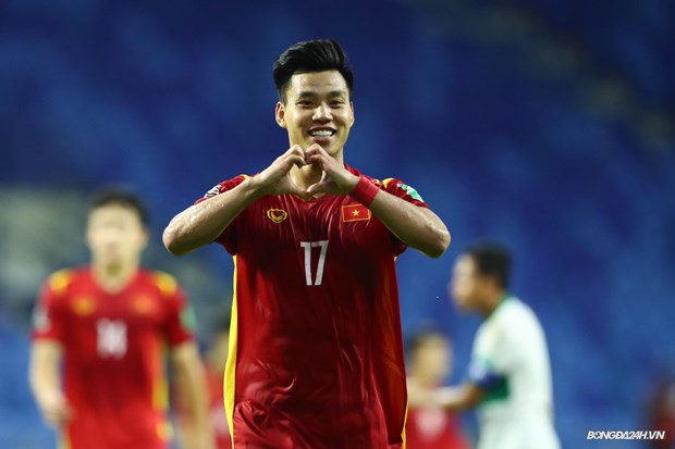 Chiến thắng đậm trước Indonesia đã giúp Đội tuyển Việt Nam giành ngôi đầu vô cùng xứng đáng. Những hình ảnh liên quan đến trận đấu này sẽ khiến bạn cảm thấy vô cùng phấn khích và hào hứng.
