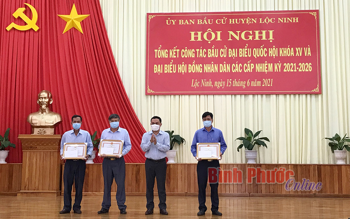 Lộc Ninh: Tỷ lệ cử tri đi bầu cử đạt 100%