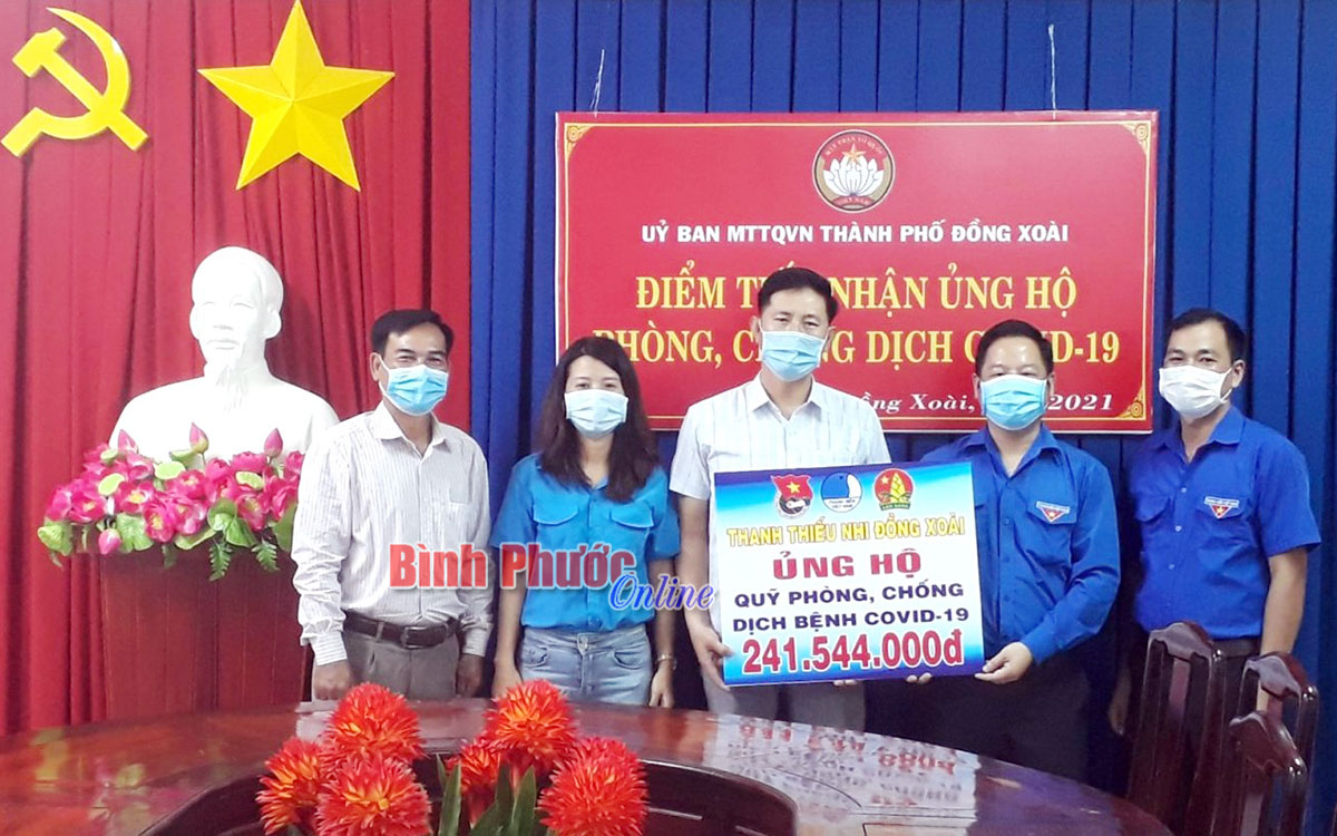 Thanh thiếu nhi thành phố Đồng Xoài ủng hộ phòng, chống dịch Covid