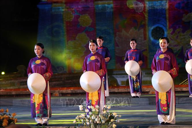 Lung linh sắc màu trong đêm khai màn Tuần lễ Festival Huế 2022