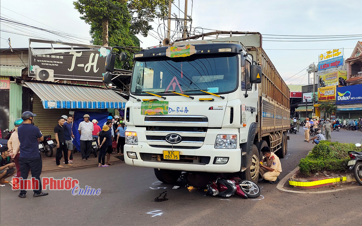 Va chạm xe tải, một phụ nữ tử vong tại chỗ