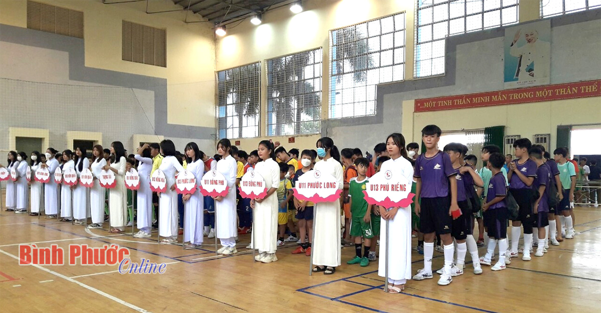 Khai mạc giải bóng đá mini U11 và U13