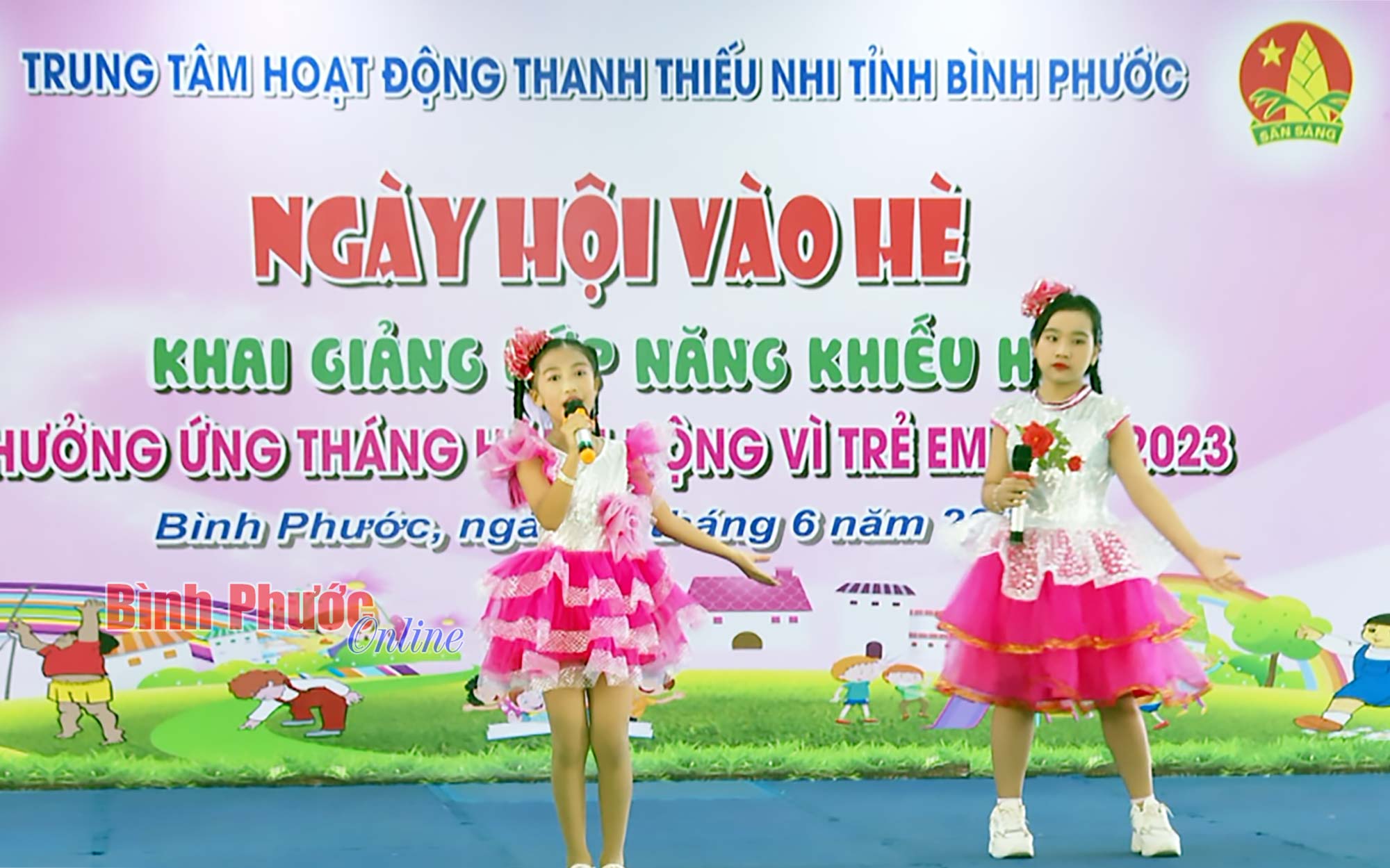 21+ Trang Phục Tái Chế & Cách Làm Hợp Thời Trang Từ Phế Liệu