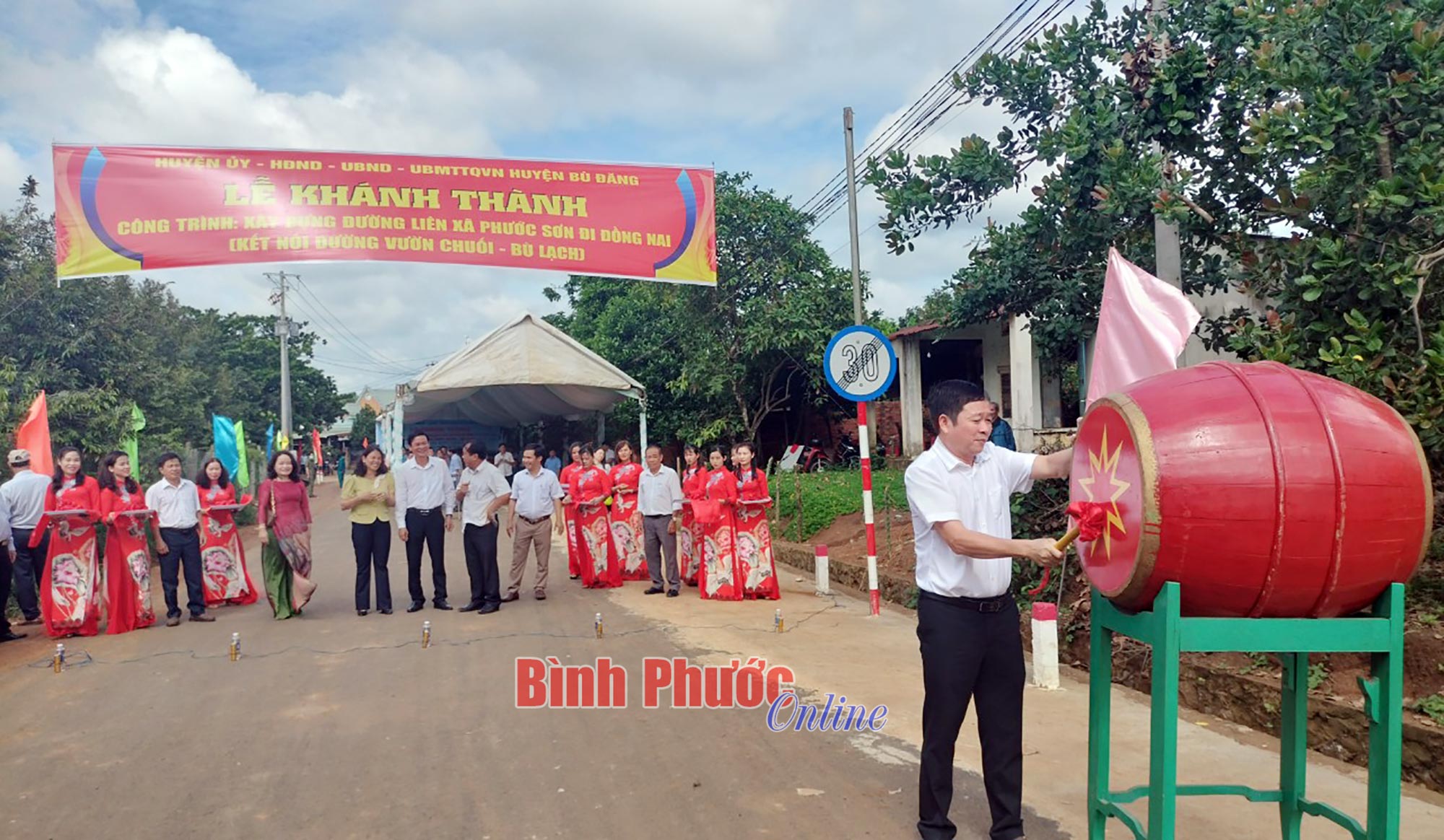 Khánh thành đường liên xã Phước Sơn