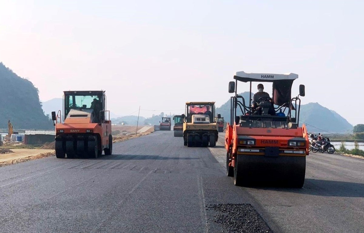 Thi công dự án cao tốc Bắc-Nam phía Đông. (Ảnh: Việt Hùng/Vietnam+)