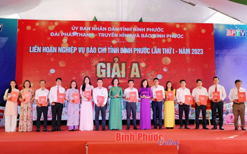 Bắt tạm giam nguyên Giám đốc CDC Bình Phước liên quan đến Việt Á  Pháp  luật  Vietnam VietnamPlus