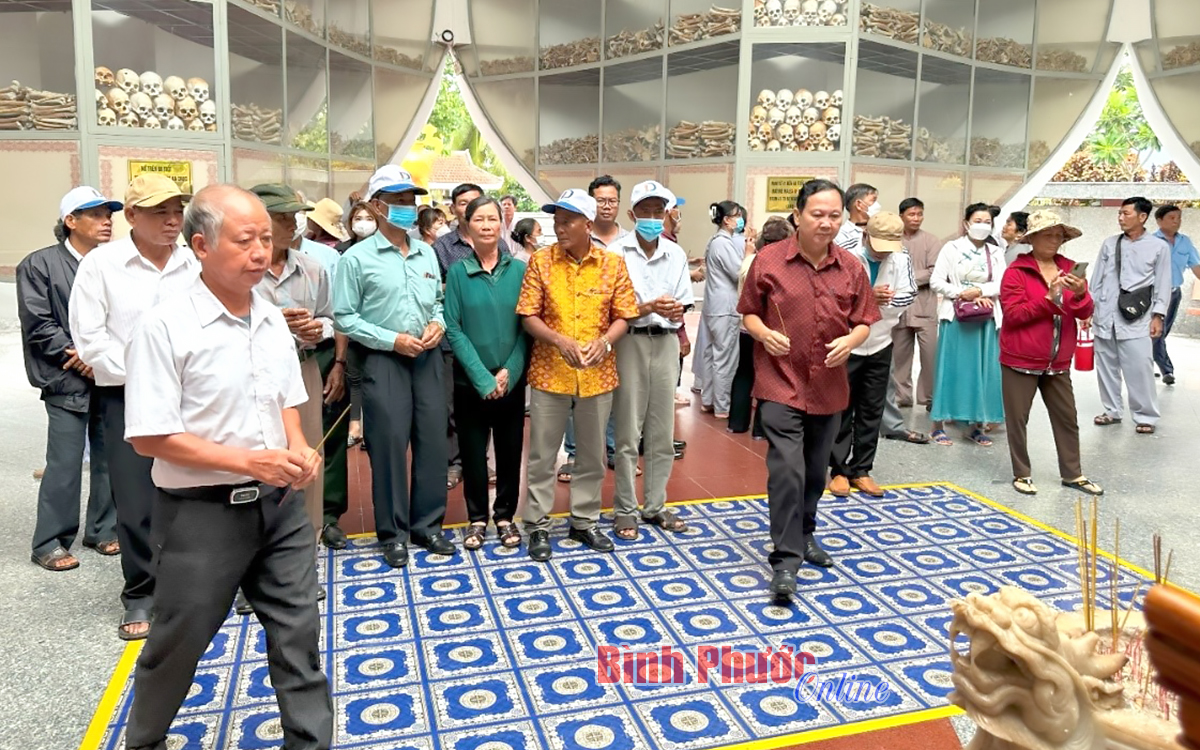 Các già làng tiêu biểu tỉnh Bình Phước học tập kinh nghiệm tại Tây Nam Bộ