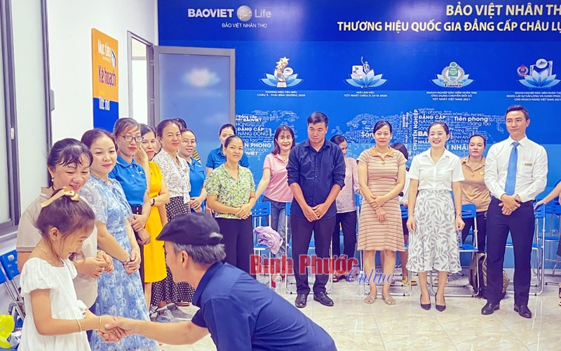 愛する人の一歩を上げましょう – Binh Phuoc、Binh Phuoc ニュース、Binh Phuoc 省ニュース
