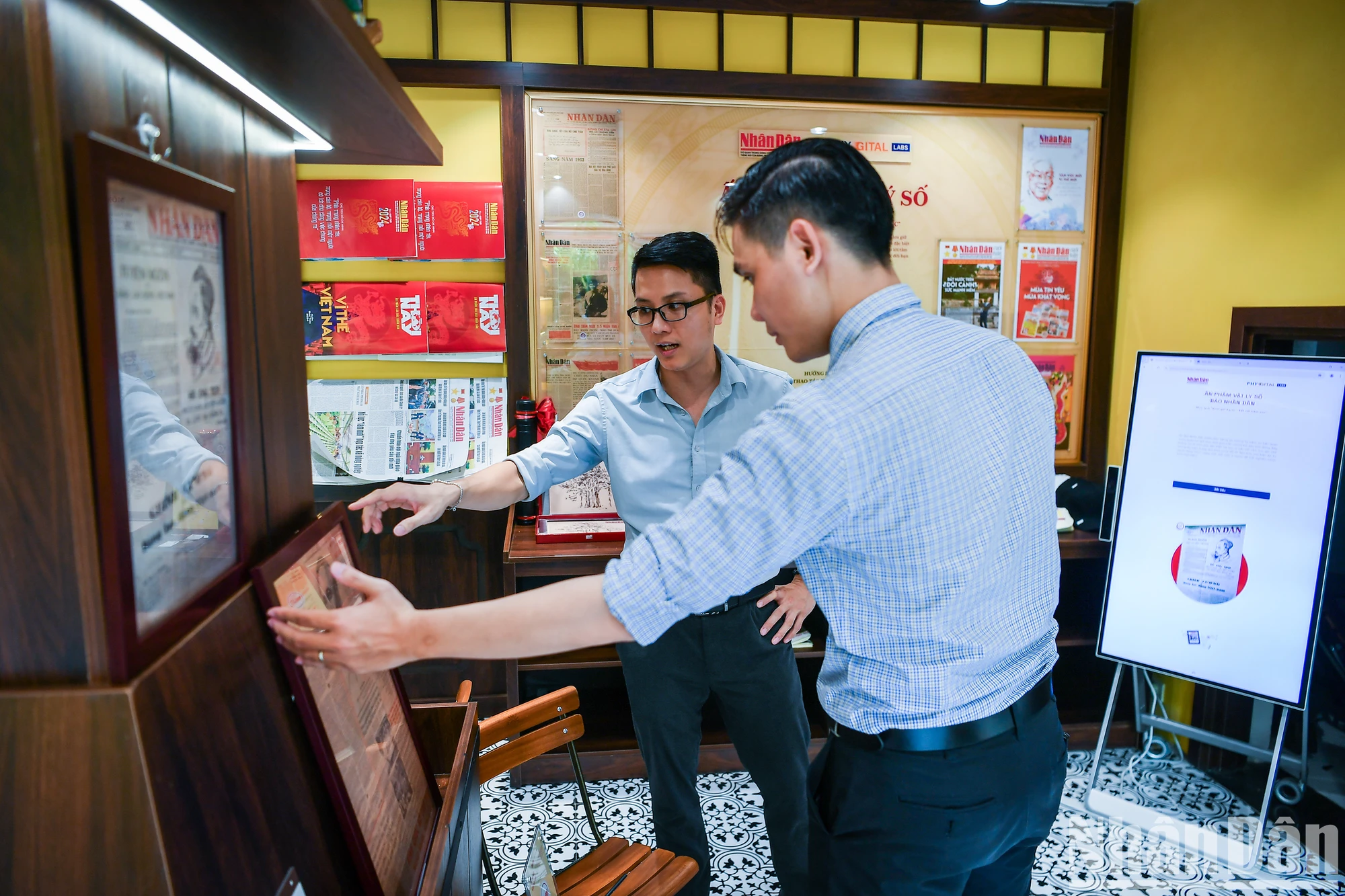 [Ảnh] Ra mắt Kh&ocirc;ng gian trưng b&agrave;y, trải nghiệm v&agrave; giới thiệu sản phẩm B&aacute;o Nh&acirc;n D&acirc;n ảnh 13