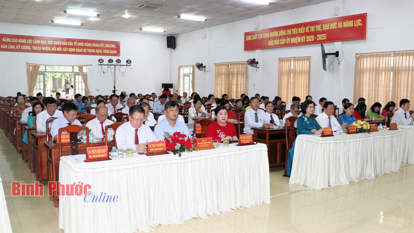 Tuyên dương 14 tập thể, 30 cá nhân có thành tích xuất sắc trong thực hiện Chỉ thị 05-CT/TW