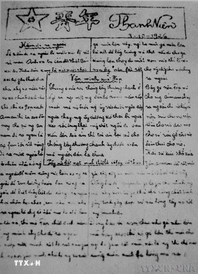 Ngày 21/6/1925, báo Thanh Niên ra số đầu tiên. Chủ tịch Hồ Chí Minh vừa là Tổng biên tập, vừa là phóng viên, viết rất nhiều tin bài cho tờ báo. (Ảnh: Tư liệu TTXVN)