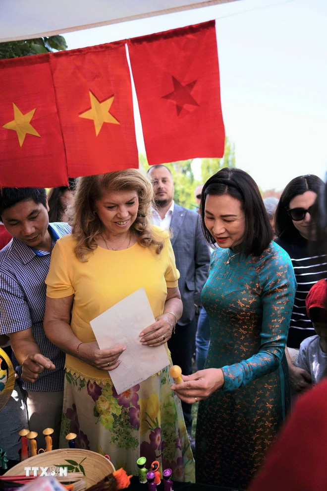 ttxvn-viet-nam-le-hoi-van-hoa-chau-a-bulgaria-3.jpg