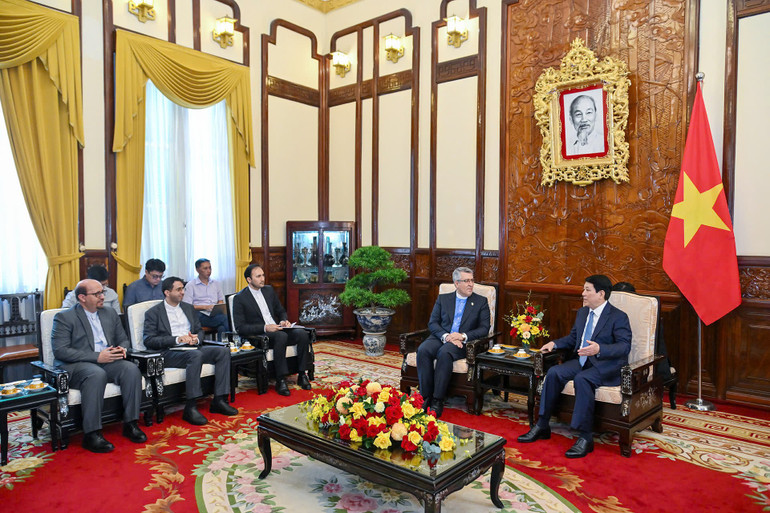 Chủ tịch nước tiếp Đại sứ Iran. z6743364189675-c19edc12a2b43e1d1fc000c5b6d4a8fe.jpg